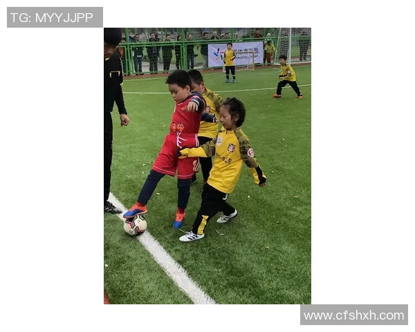 足球明星小孩儿的成长之路与梦想追逐的精彩故事